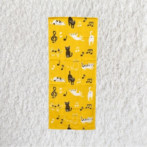 Kitten Cat Loves Music / Musical Face Towel ❘ Bath Towel ❘ Beach Towel (Yellow) - Picture 5 of 5